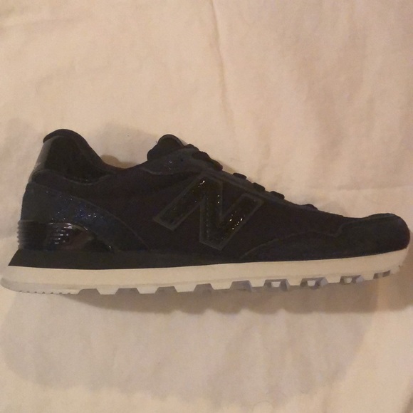 Women’s 515 Black New Balance Sneakers - Picture 2 of 4